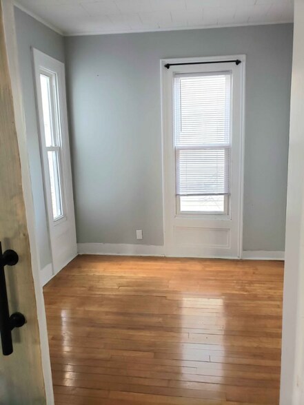 Building Photo - 64 Wood St