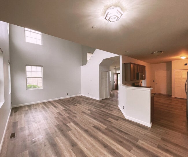 Building Photo - 1157 Goldfinch Ave