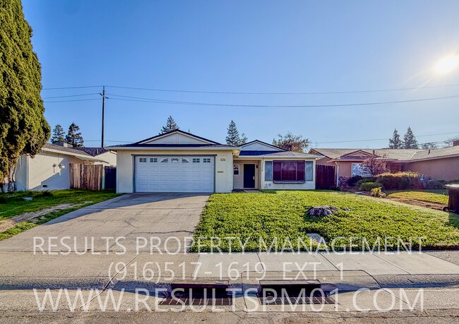 Building Photo - Spacious 4 Bedroom Home with Fenced Yard in North Highlands