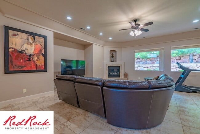 Building Photo - Minimally Furnished home in Little Valley!