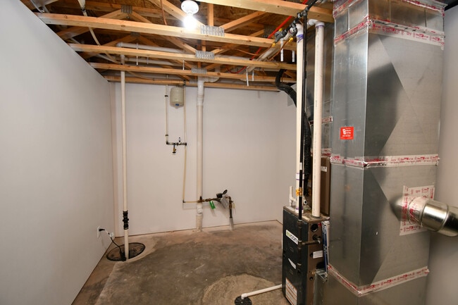 Building Photo - 3704 S Outfield Cir