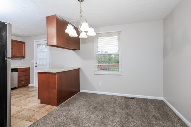 Building Photo - 2764 Quaker Ct