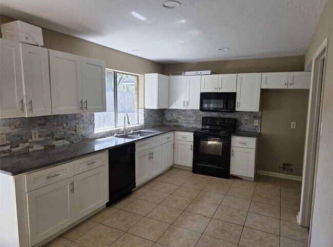 Building Photo - 14319 Whitecross Dr