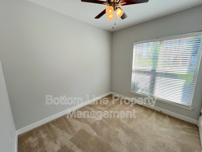 Building Photo - 841 Seigle Point Dr