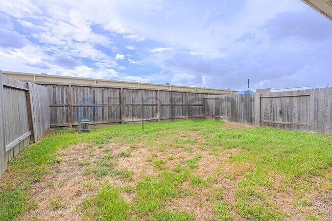 Building Photo - Unit