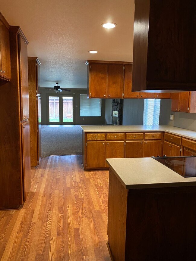 Building Photo - 2648 Alder Glen Dr