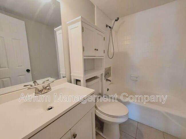 Building Photo - 1920 Edgewood Dr