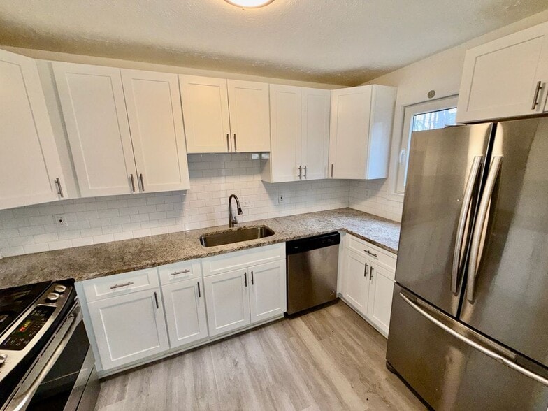 Building Photo - 2082 Lenoa Ln