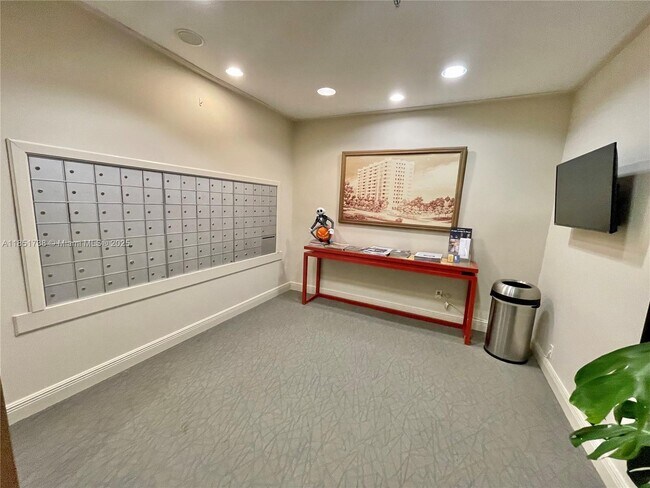 Building Photo - 2501 Brickell Ave