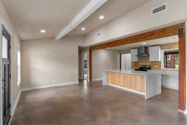 Building Photo - 4305 Leslie Ave