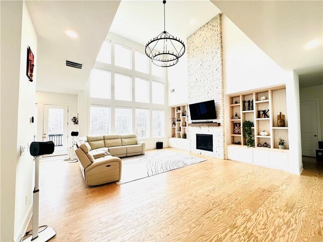 Building Photo - 6570 Pond Vw Dr