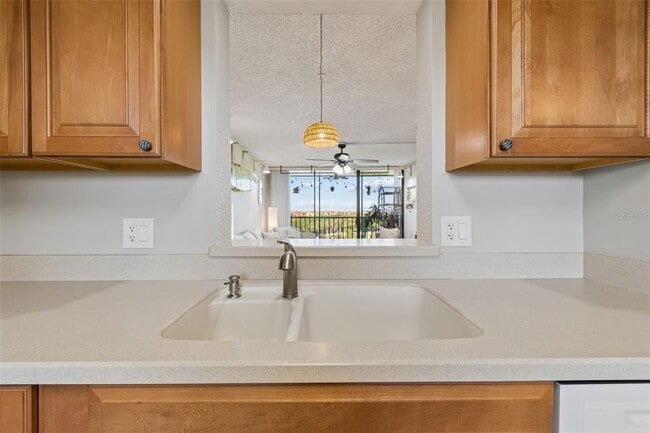 Building Photo - 900 Cove Cay Dr