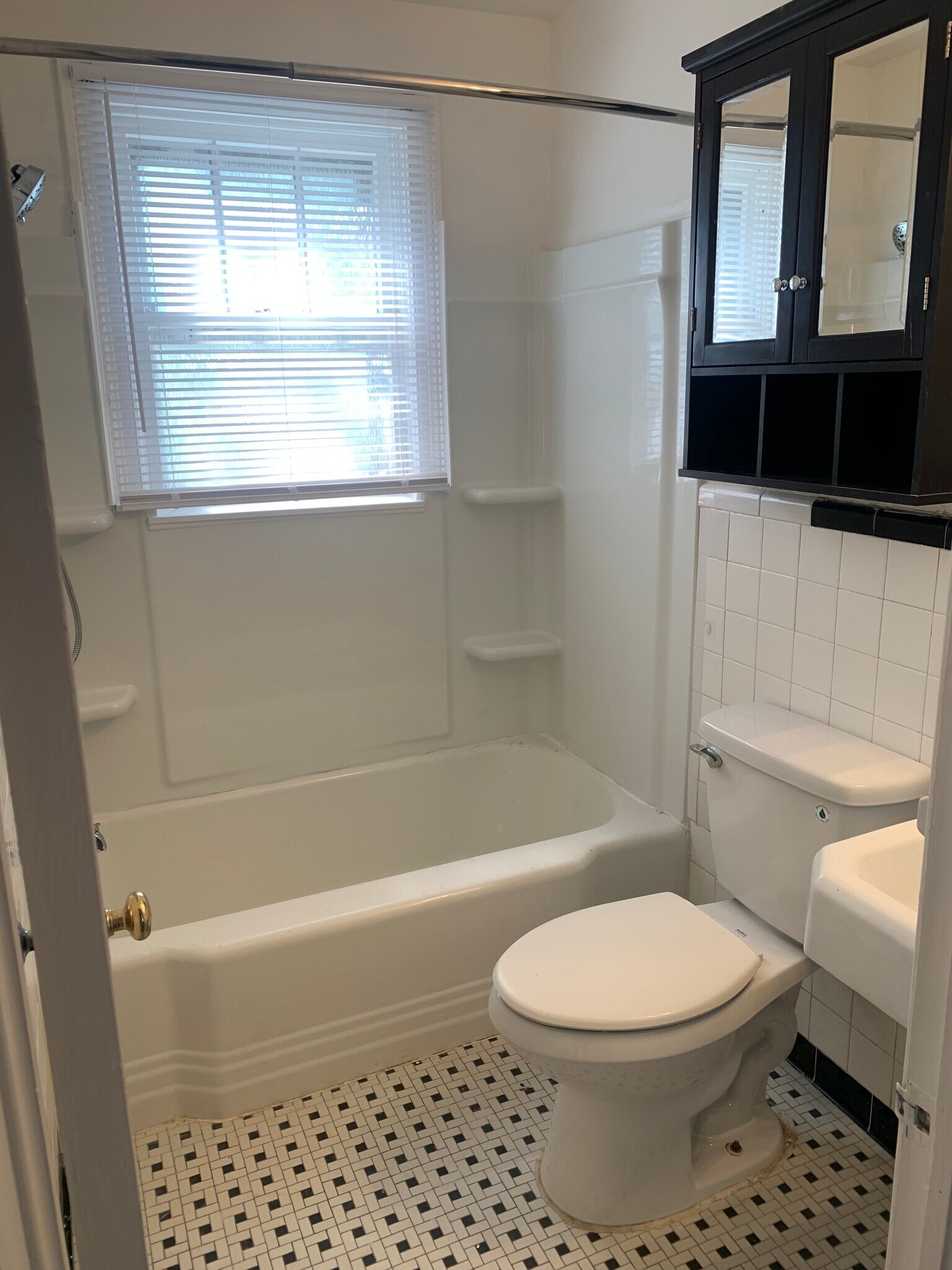 Building Photo - 9324 Phillip Ave