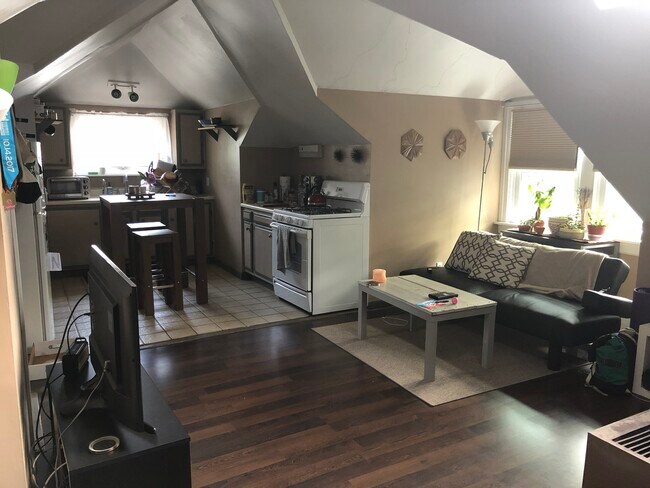 Building Photo - 179 Whitman Ave