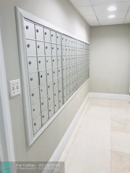 Building Photo - 1150 Hillsboro Mile