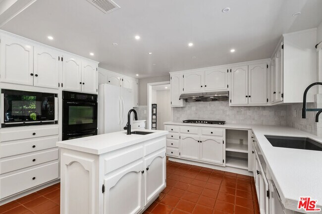 Building Photo - 2693 Basil Ln