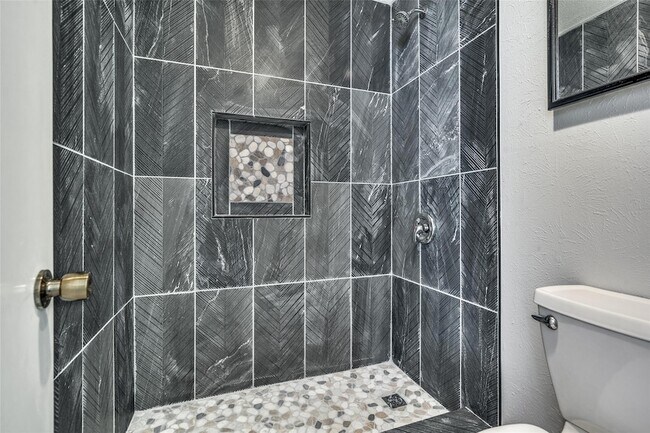 Building Photo - 3108 Kensington Dr