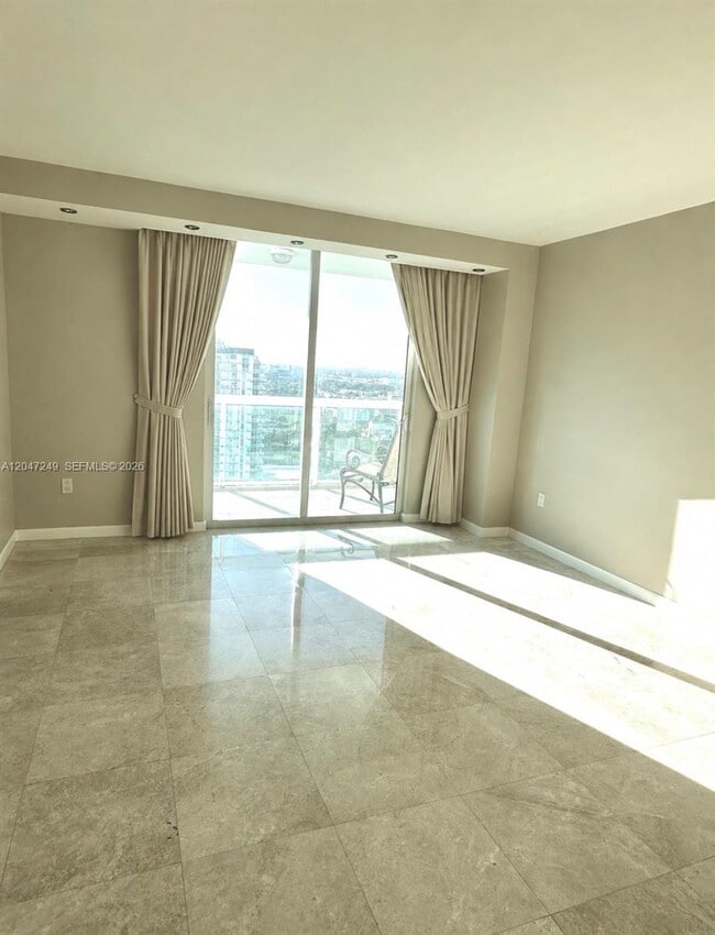Building Photo - 1800 N Bayshore Dr