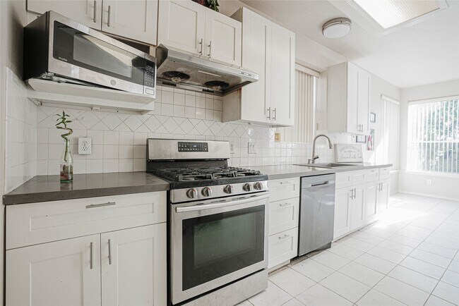 Building Photo - 3706 Heritage Colony Dr