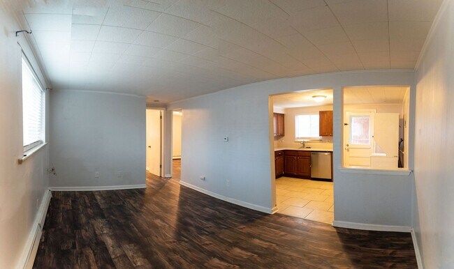 Building Photo - Top-Right Remodeled 2BR/1BA 4-Plex Unit + In-Unit W/D — $0 January Rent (Rent Due 2/1/26)