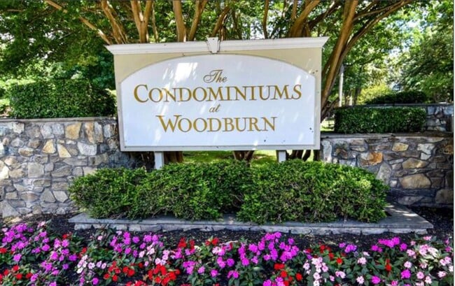 Building Photo - Well-Appointed 2 Bed 1 Bath Condo In Vibra...