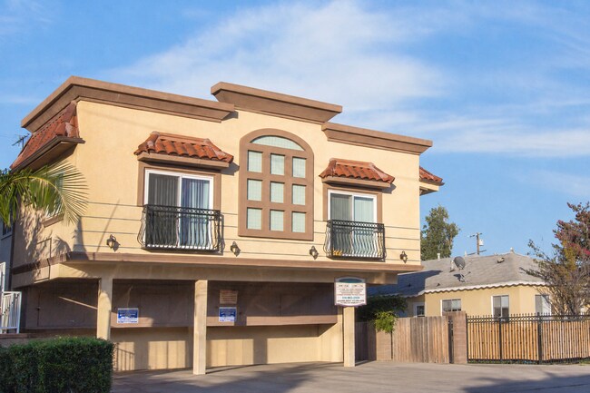 Building Photo - 3728 S Bentley Ave