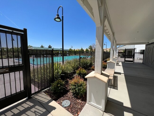 Building Photo - Newer Construction Home located in desirab...