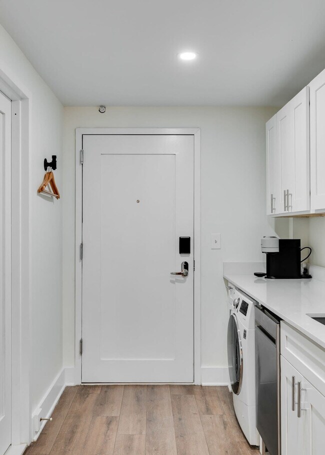 Building Photo - 150S S Independence Mall W