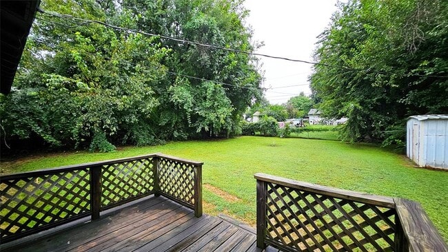 Building Photo - 3425 Brookside Dr