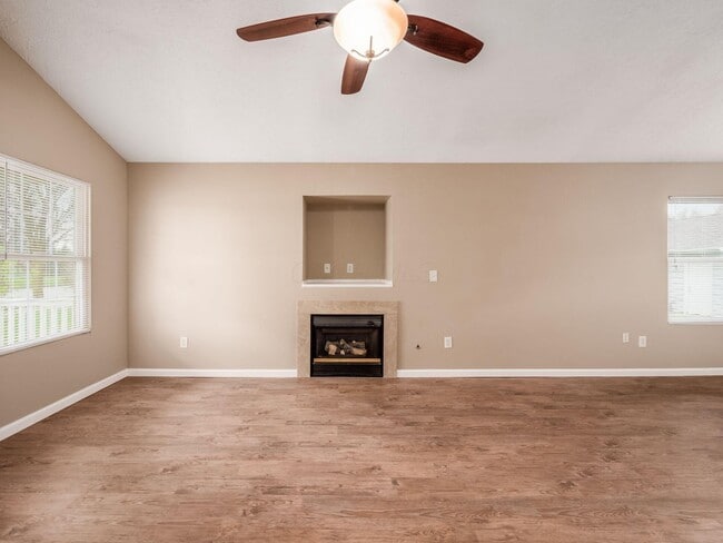 Building Photo - 5222 Horseshoe Dr N