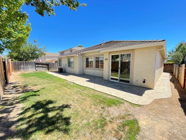 Building Photo - 5301 Lotus Pond Way