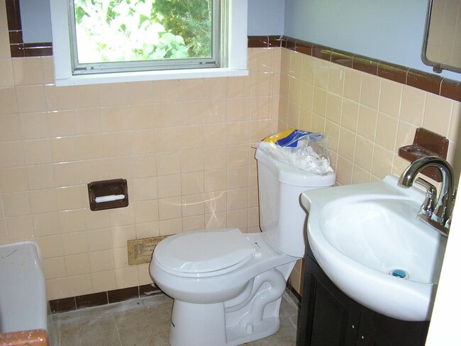 Building Photo - 506 Fairmont Ave