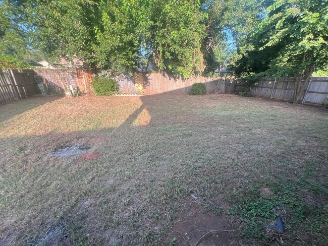Building Photo - 3701 Truman Dr