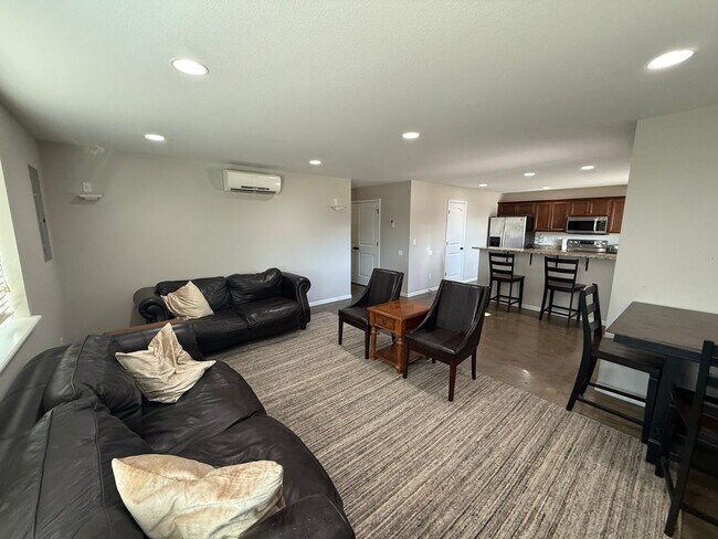 Building Photo - Nowells Subdivision Town Homes - Fully Furnished and Utilities Included