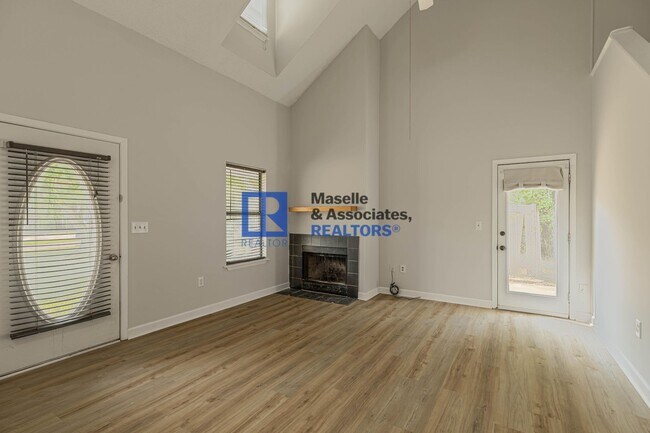 Building Photo - 3 Bed/2 Bath Home in Pearl