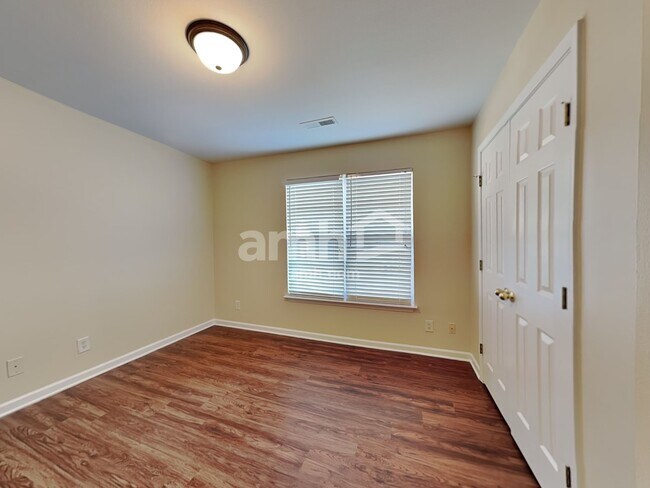 Building Photo - 3005 Quail Oaks Dr