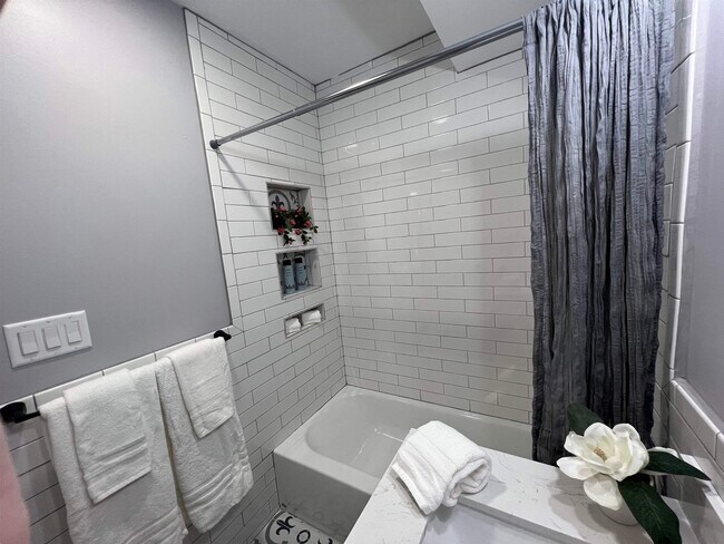 Building Photo - 58 Astor Pl