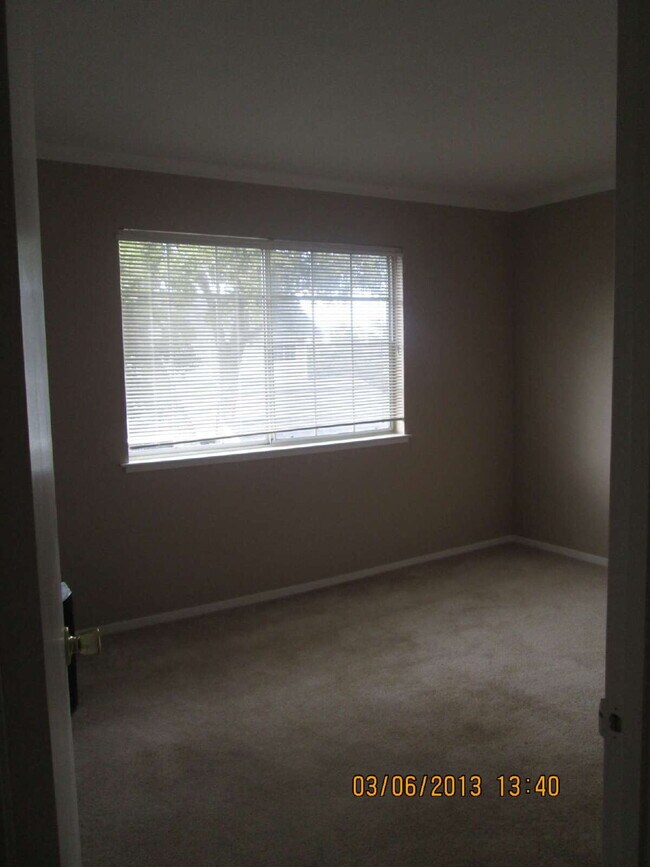 Building Photo - Desirable Stonegate-FALL RENTAL