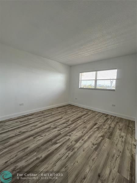 Building Photo - 2797 NE 51st St