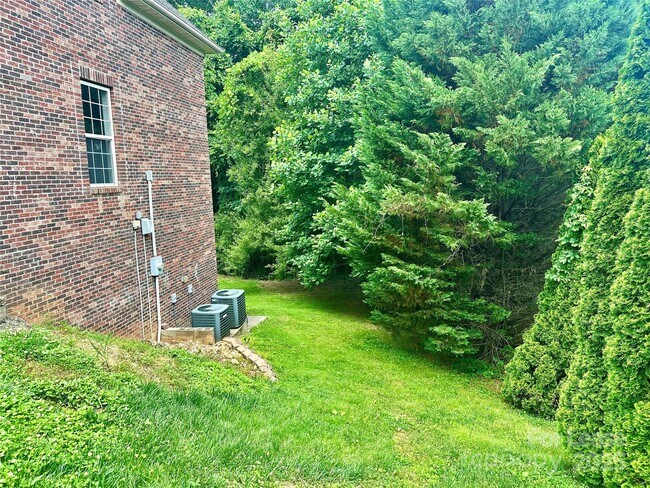 Building Photo - 8639 Willhill Rd