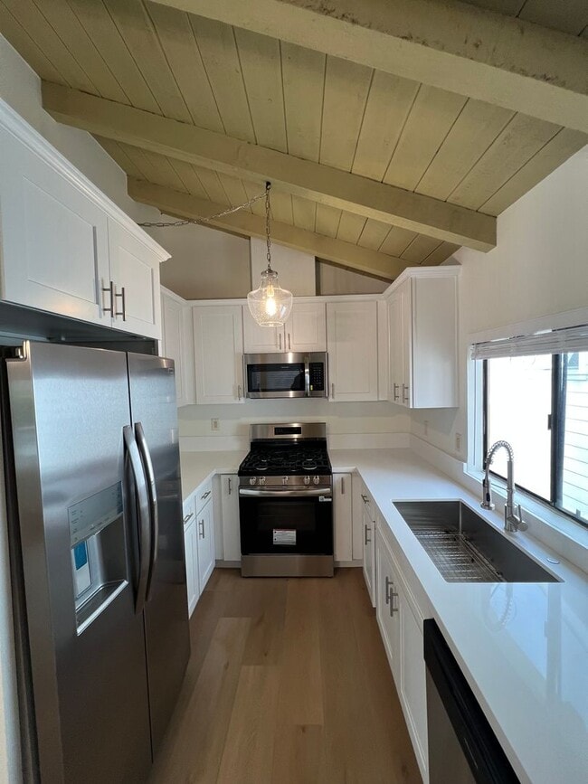 Building Photo - Beachside Living on Balboa Peninsula - Com...