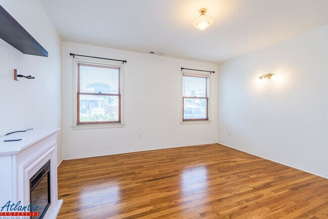 Building Photo - 1385 47th Ave