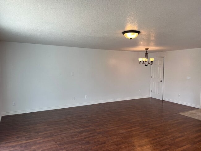 Building Photo - COMING SOON- Spacious Townhouse in Great C...