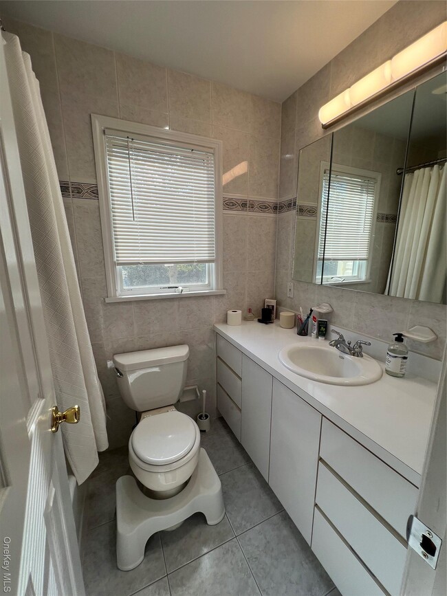 Building Photo - 31 B Marwood Rd N