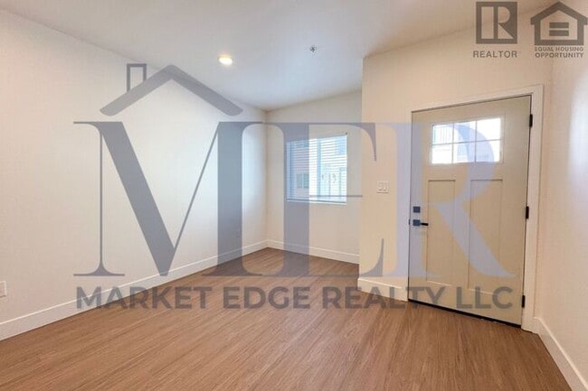 Building Photo - 3Bed/2.5Bath House in Sedona! Ready for Im...