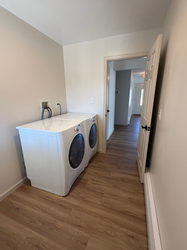 Building Photo - 509 Sonoma St