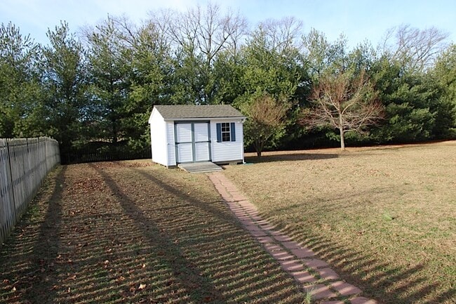 Building Photo - 7809 Silktree Pl