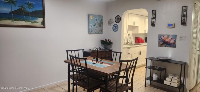 Building Photo - 520 Palm Springs Blvd