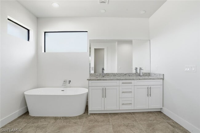 Building Photo - 2303 NW 18th Pl