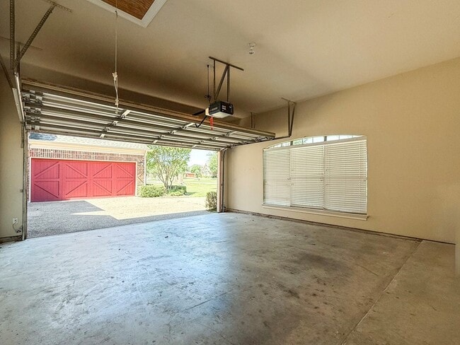 Building Photo - 7304 Meadow Glen Dr